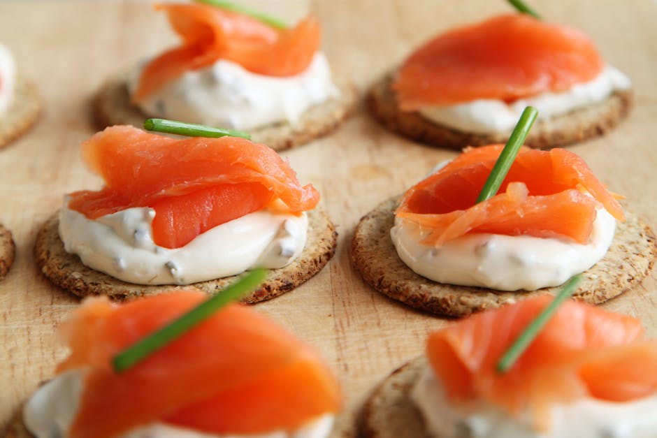 Blinis au saumon fumé et crème aigre pour apéritif
