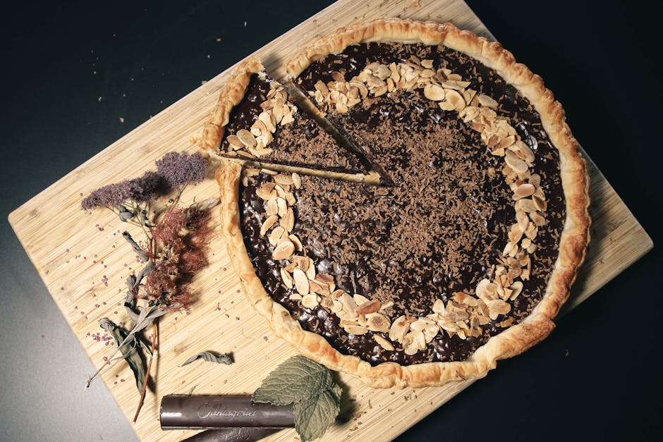 Tarte au chocolat avec décoration pochée
