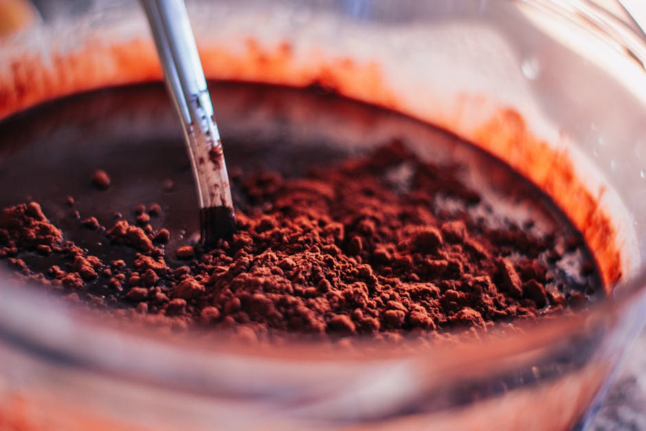 Préparation d'une crème pâtissière au chocolat dans un bol